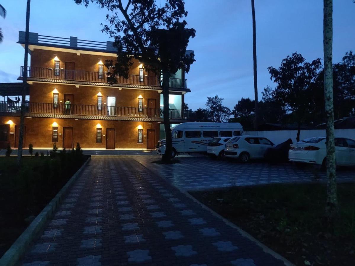 Dolphin Enclave Service Studio Apartments 칼파타 외부 사진