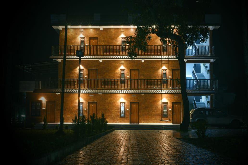 Dolphin Enclave Service Studio Apartments 칼파타 외부 사진