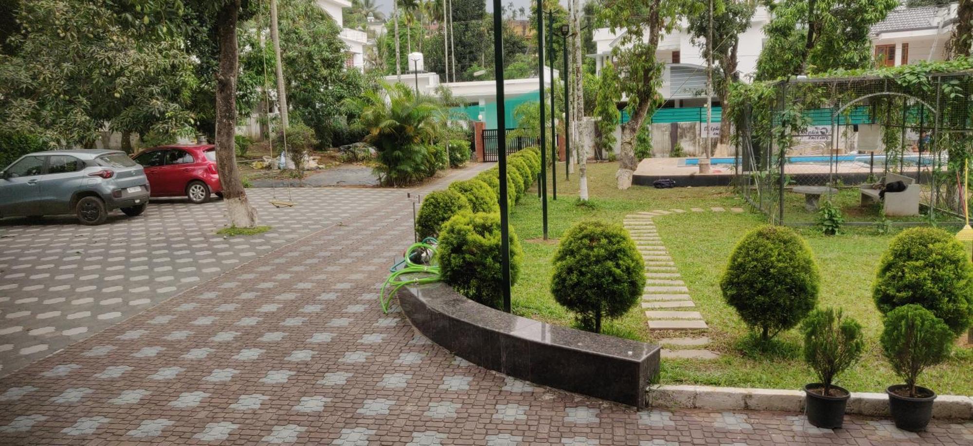 Dolphin Enclave Service Studio Apartments 칼파타 외부 사진