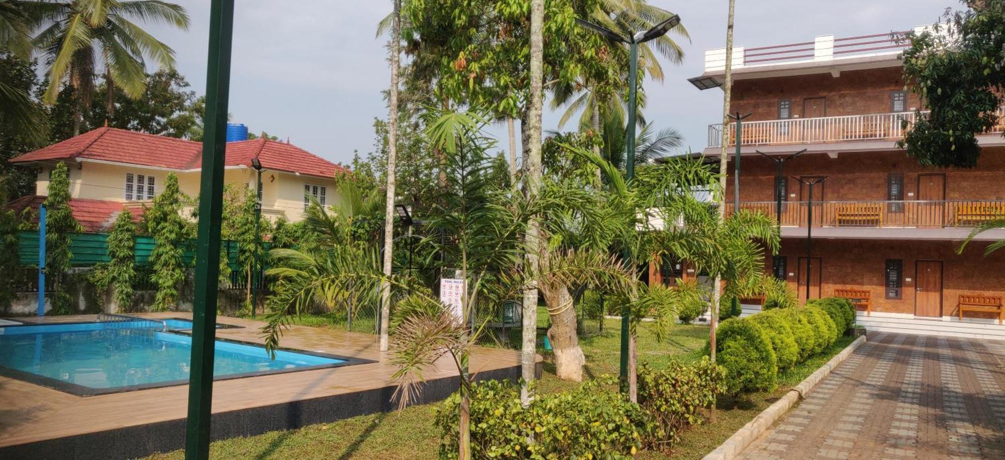 Dolphin Enclave Service Studio Apartments 칼파타 외부 사진
