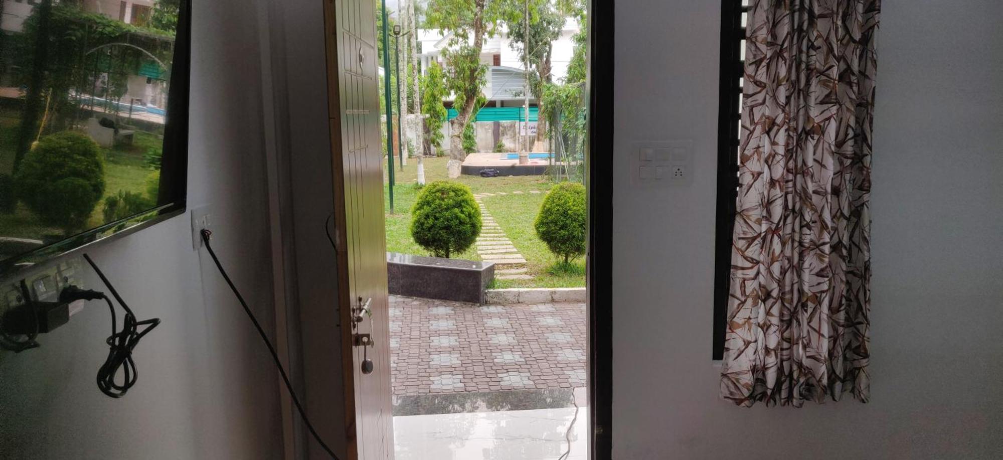 Dolphin Enclave Service Studio Apartments 칼파타 외부 사진