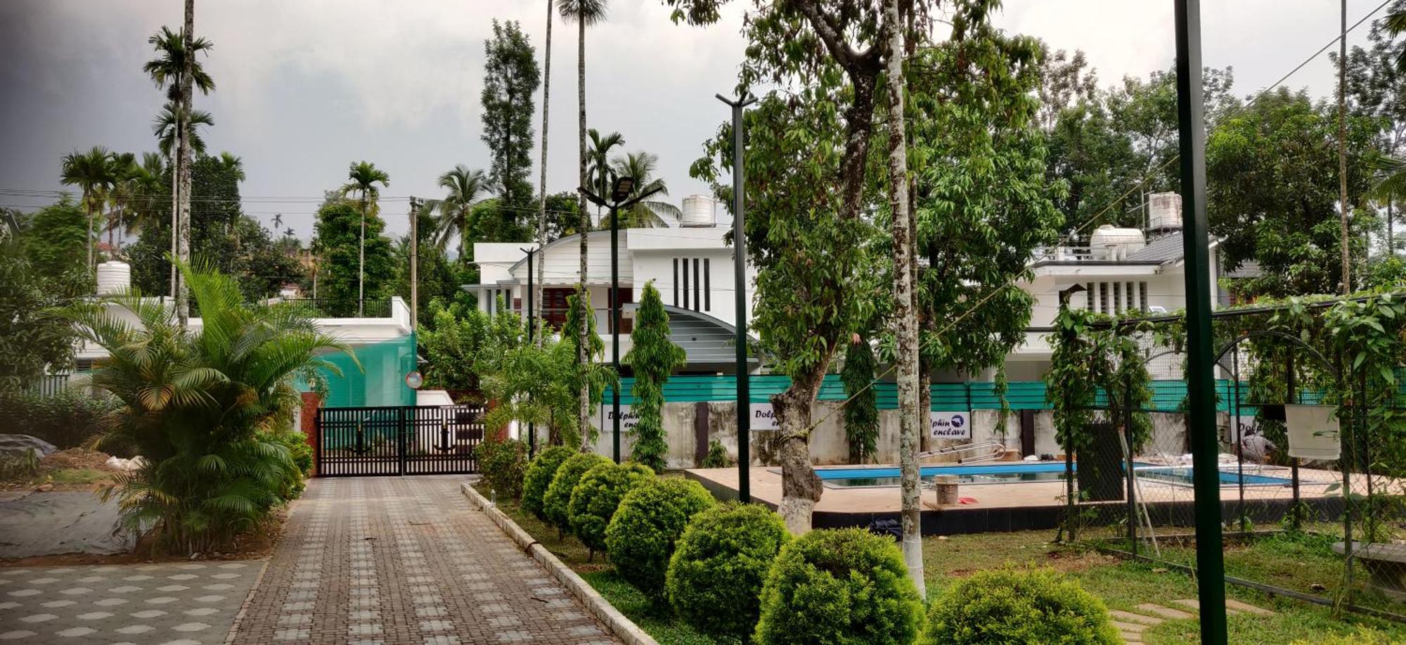 Dolphin Enclave Service Studio Apartments 칼파타 외부 사진