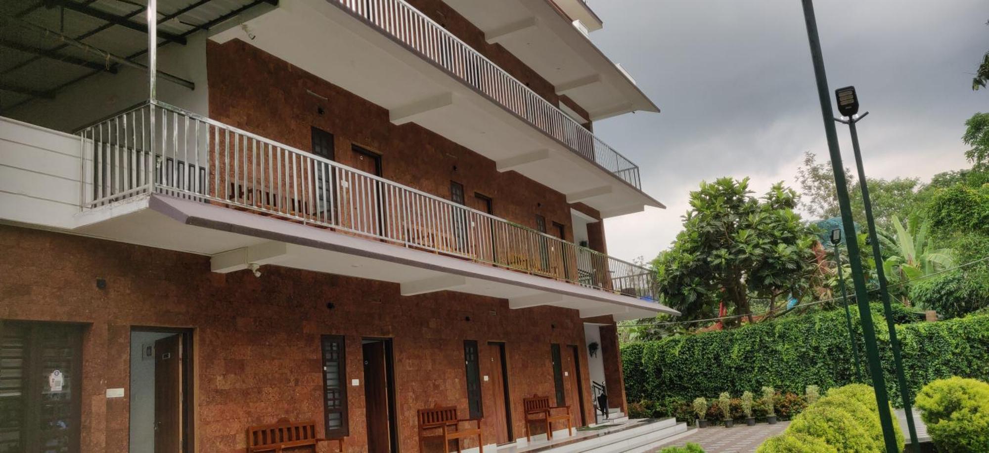 Dolphin Enclave Service Studio Apartments 칼파타 외부 사진