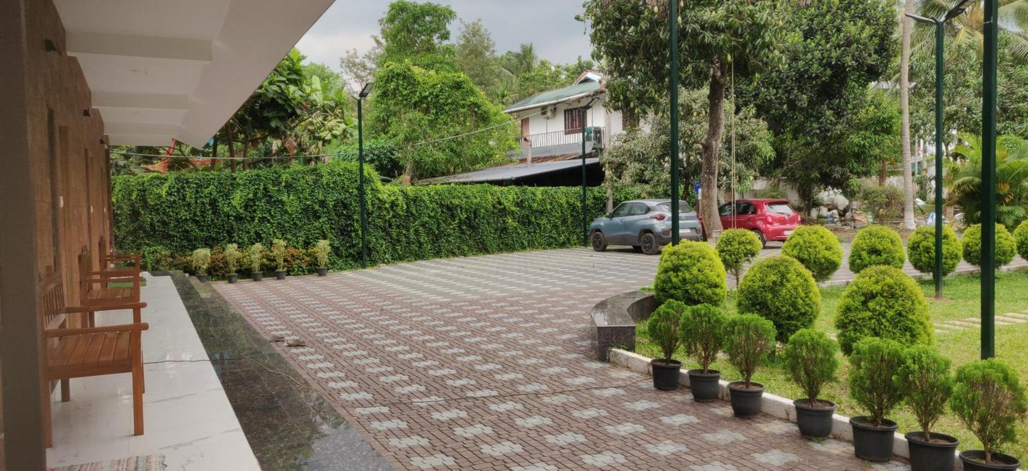 Dolphin Enclave Service Studio Apartments 칼파타 외부 사진