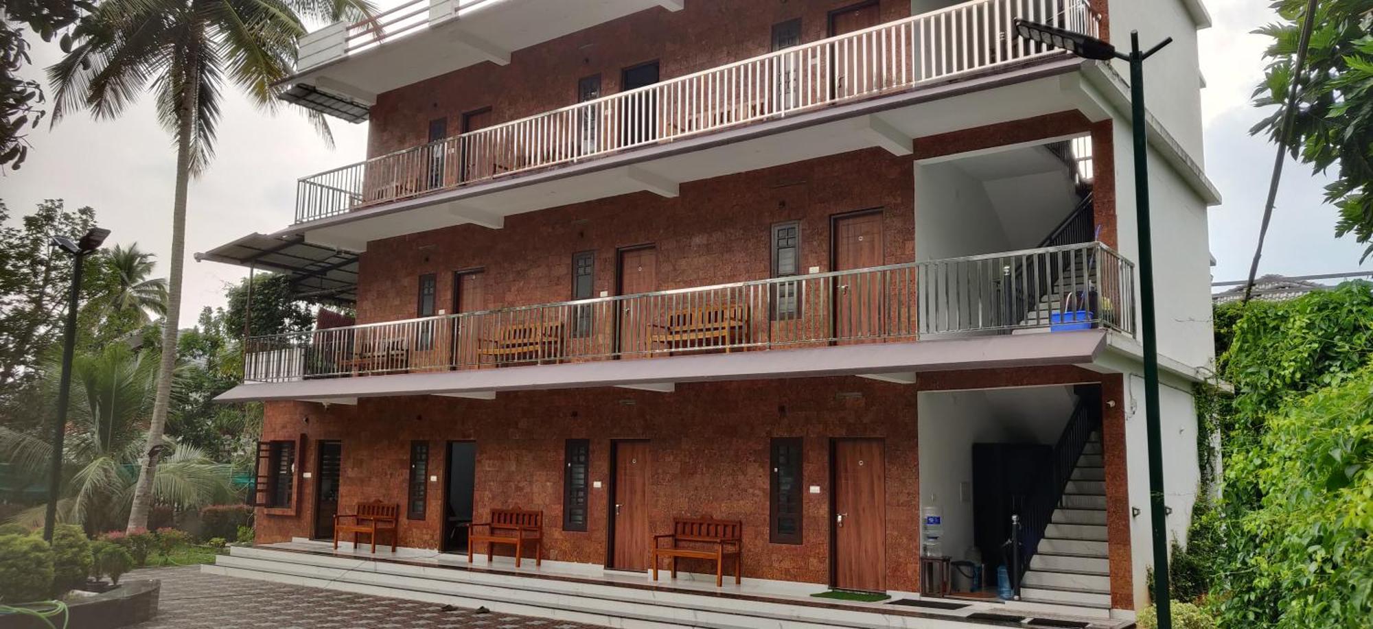 Dolphin Enclave Service Studio Apartments 칼파타 외부 사진