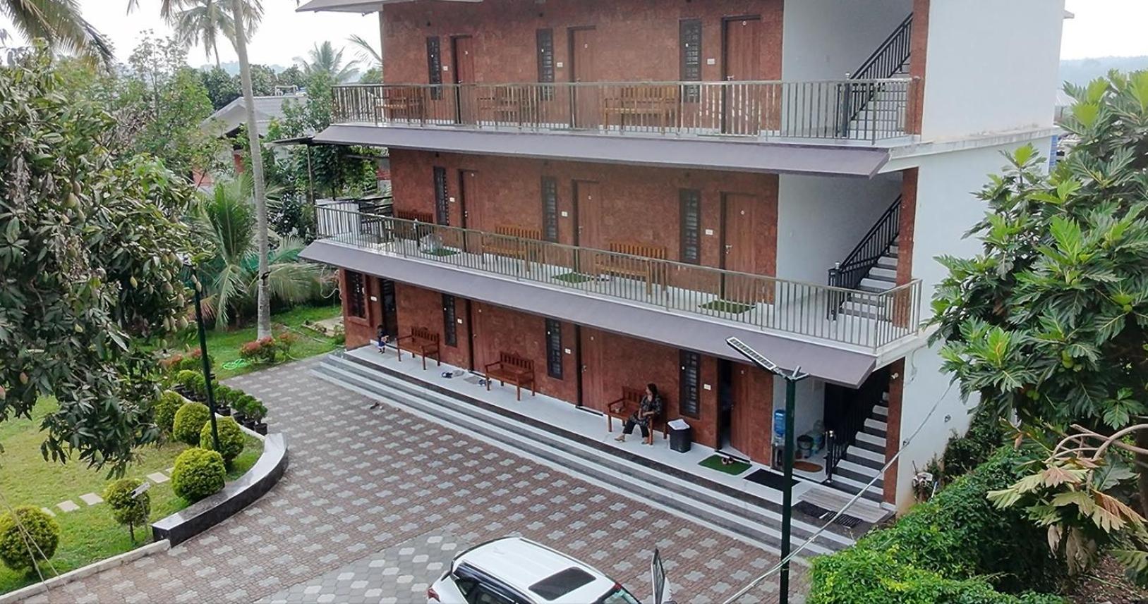 Dolphin Enclave Service Studio Apartments 칼파타 외부 사진