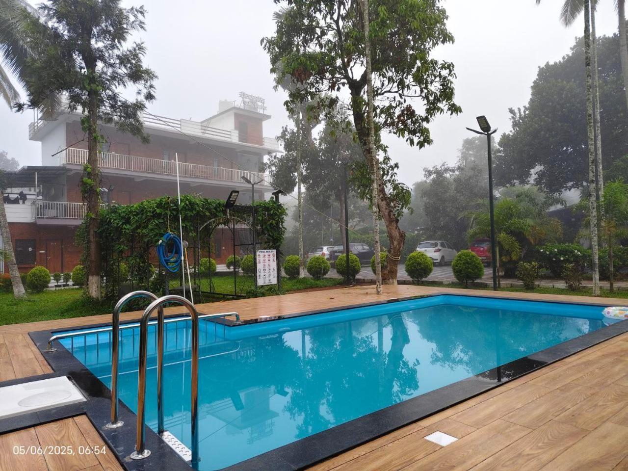 Dolphin Enclave Service Studio Apartments 칼파타 외부 사진
